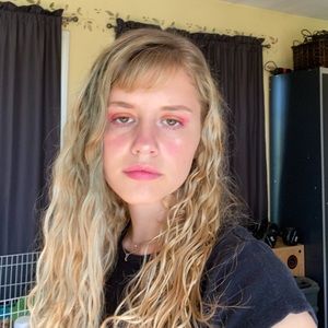 Meet your Posher, Elle Hewitt